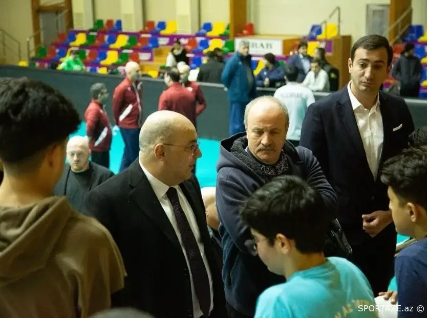 Azərbaycan Voleybol Federasiyasının prezidenti yeniyetmə idmançılarla görüşüb