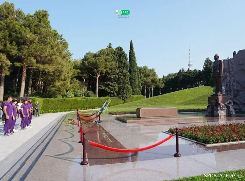 “Paris-2024”də iştirak etmiş Azərbaycan nümayəndə heyəti Ulu Öndərin məzarını ziyarət edib